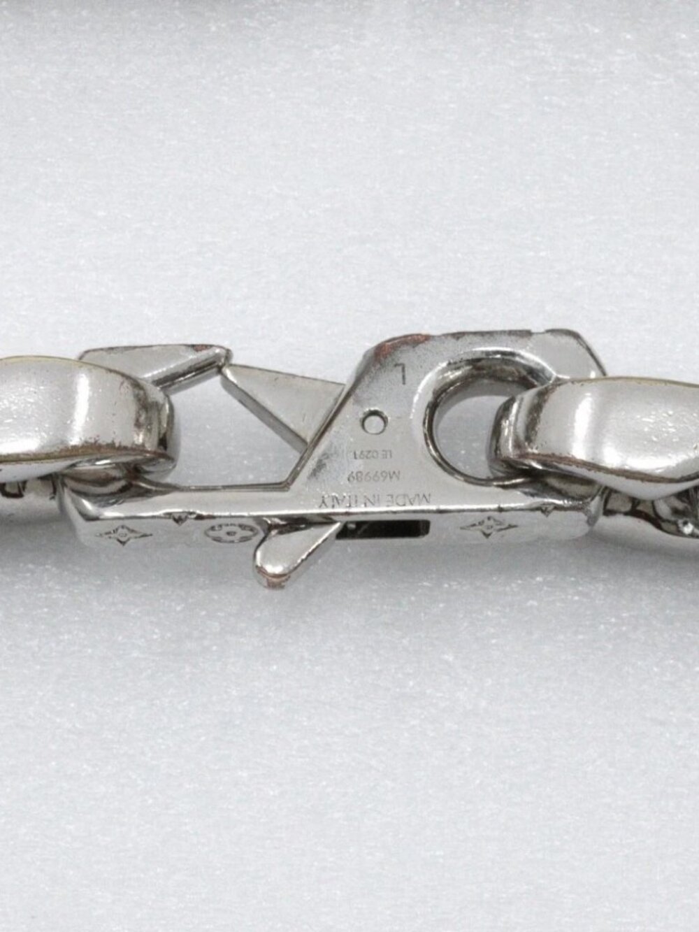 LOUIS VUITTON Bracelet LVChain Links Bracelet M69989 Silver Silver metalli... - Picture 5 of 15